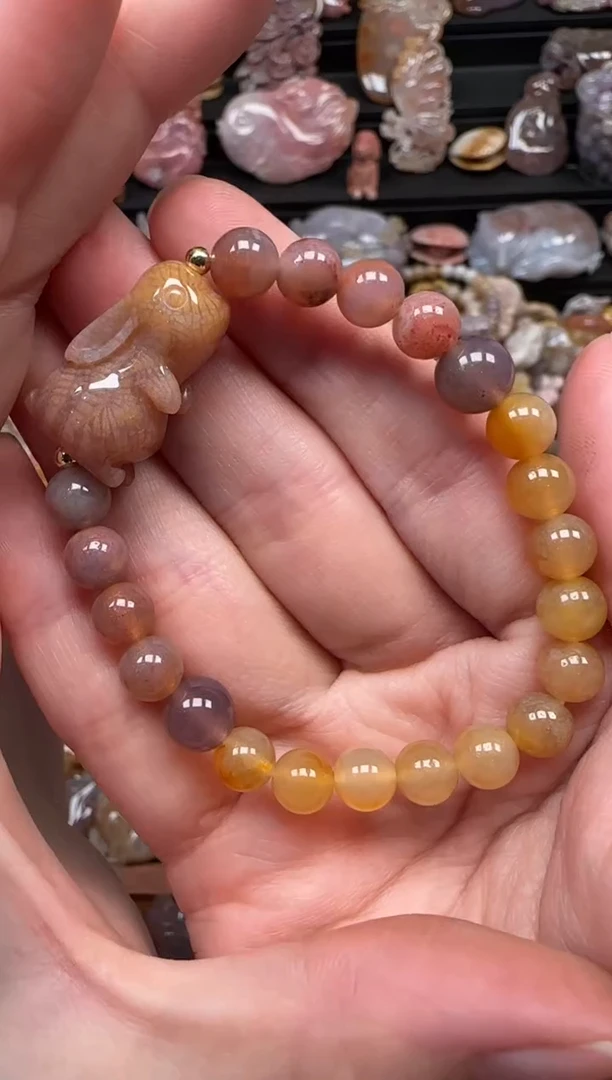 颈饰未镶嵌硅化珊瑚（珊瑚玉）681