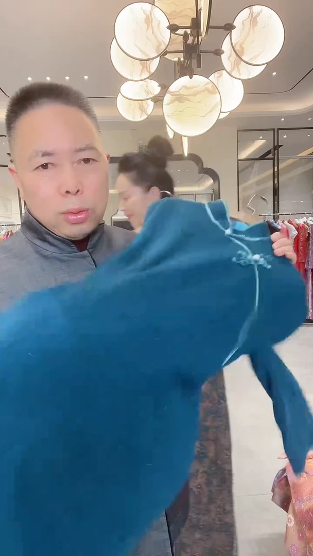 织绣德绒蓝色定制款长袖旗袍 599 l码