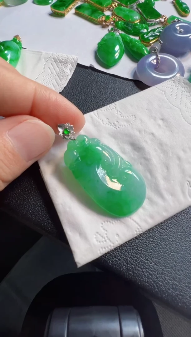 吊坠(不含链)18K金镶嵌翡翠6800