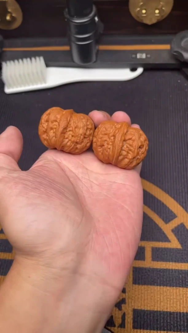 文玩核桃吊坠元宝40