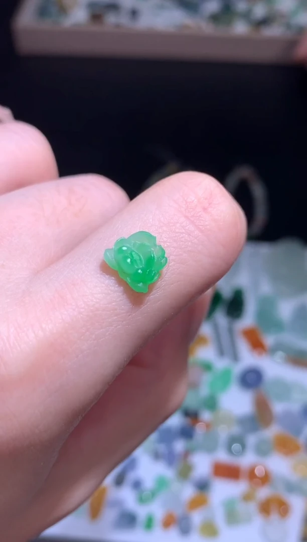 未镶嵌定制翡翠莲花