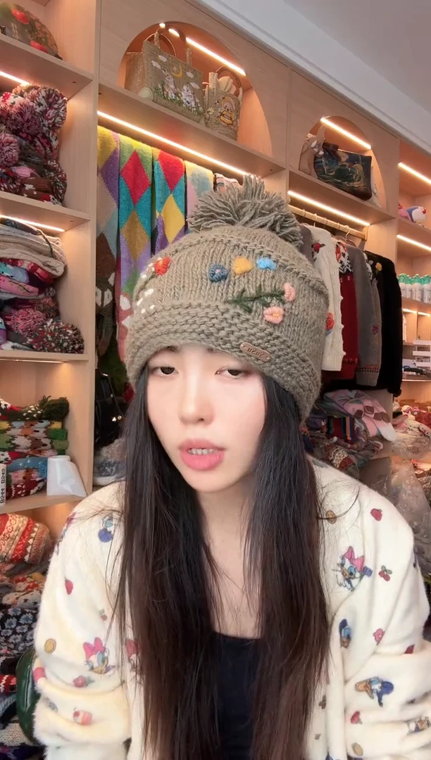 羊毛灰咖色刺绣帽