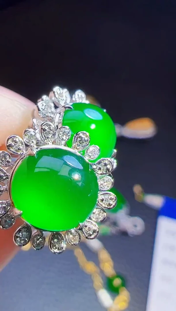 18K金镶嵌翡翠耳饰?*?翡翠