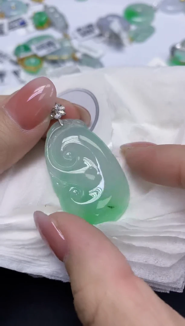 颈饰18K金镶嵌翡翠天然缅甸翡翠A货多样性发一件