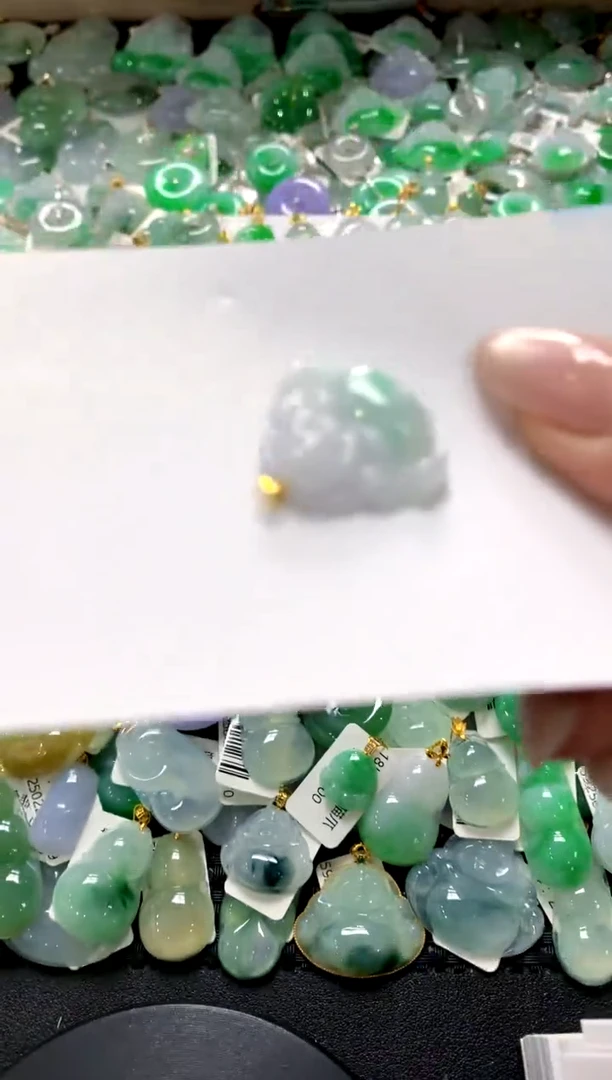 翡翠18K金镶嵌颈饰1111111111111111