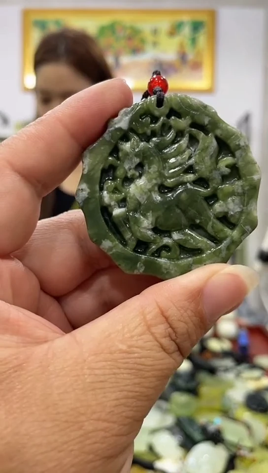 岫玉未镶嵌吊坠