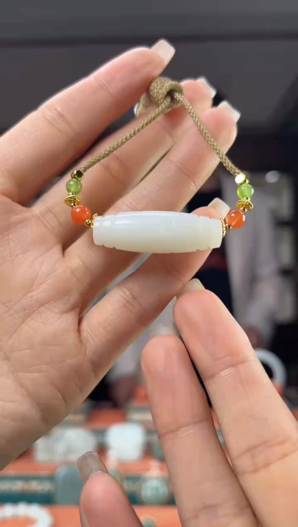 颈饰未镶嵌和田玉佩佩