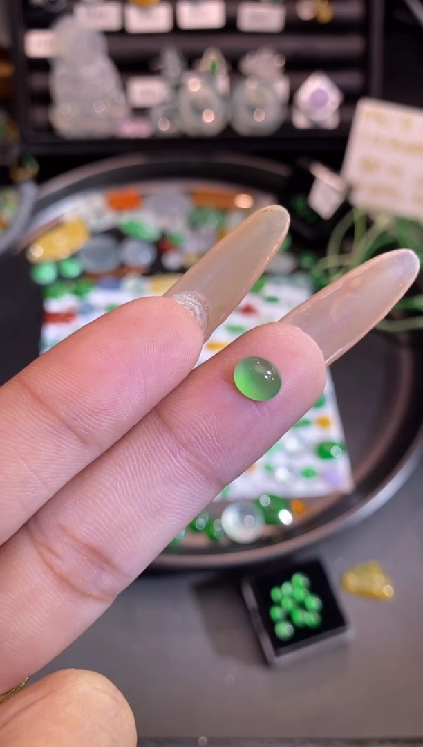 【闪购商品】翡翠挂件未镶嵌蛋