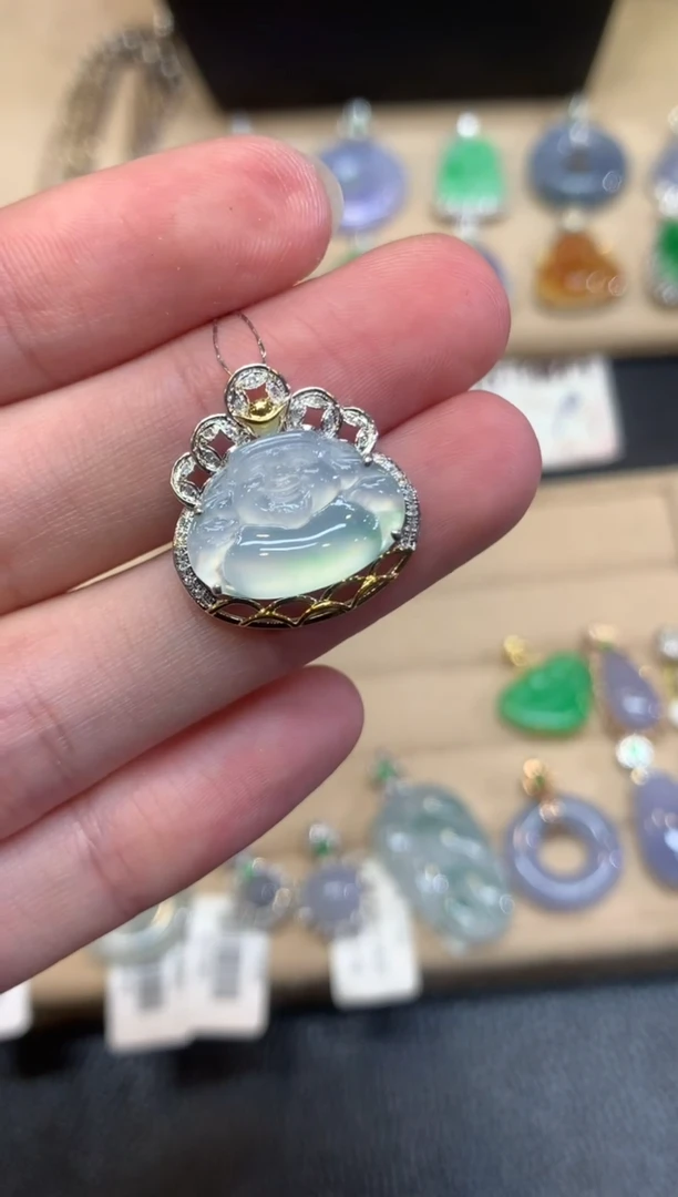 翡翠18K金镶嵌颈饰财神爷【无服务费】