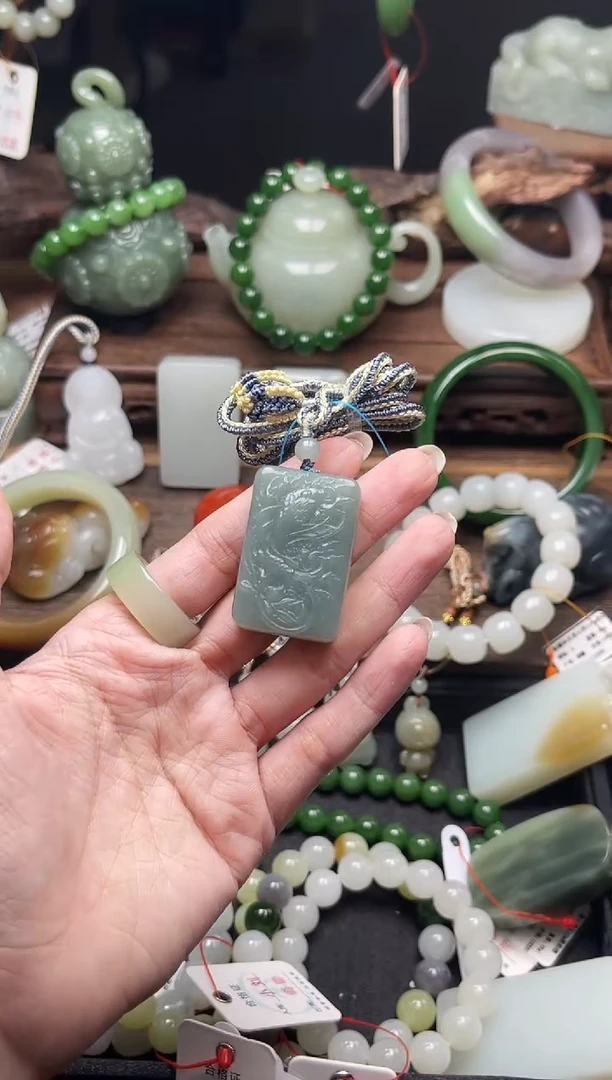 和田玉未镶嵌吊坠(不含链)吐拉牧场 鱼化龙9009396有瑕疵