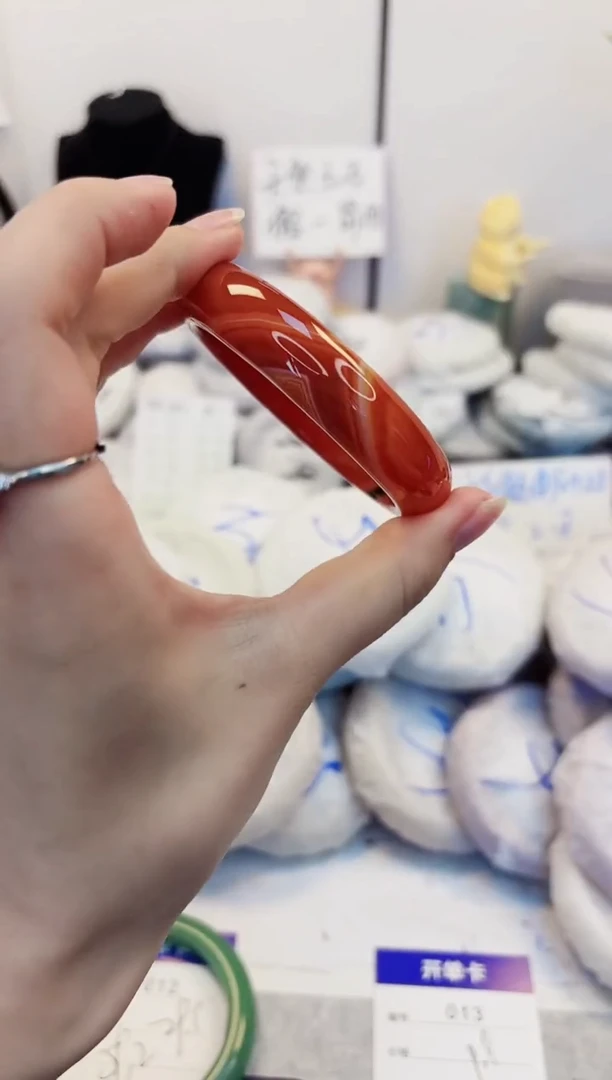 【闪购商品】石英质玉手镯未镶嵌13-玛瑙-圈口56