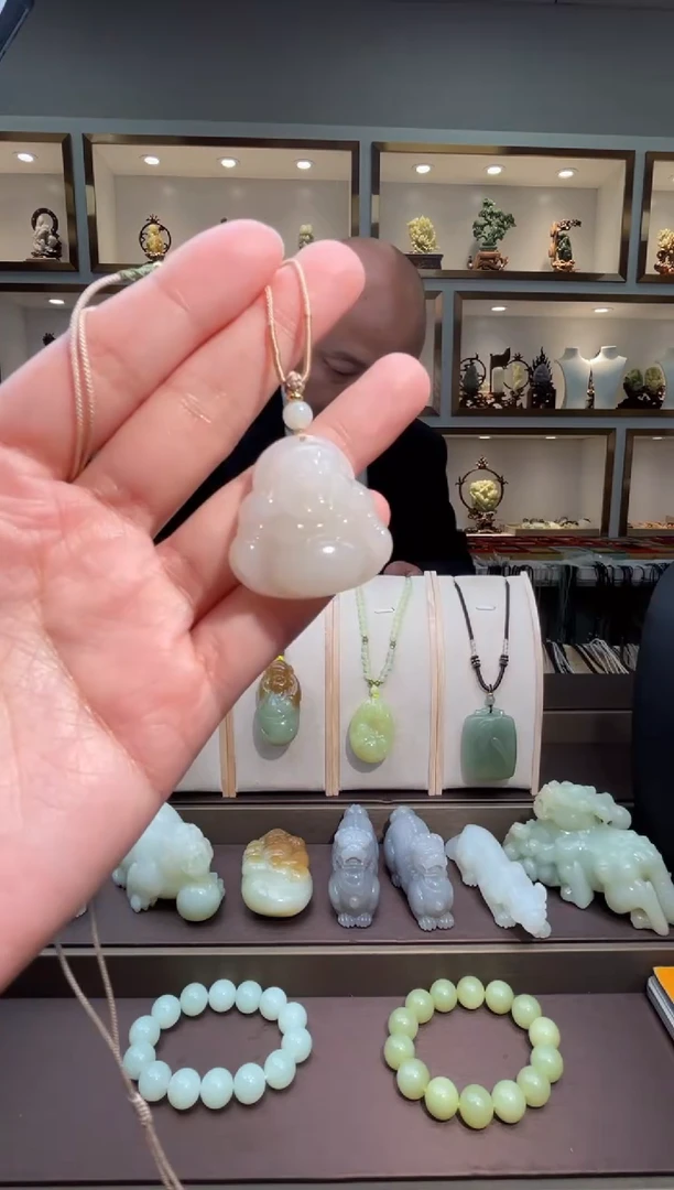 颈饰未镶嵌和田玉苏