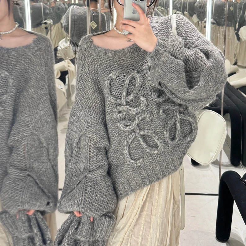 99新 LOEWE/罗意威  S码浅灰色镂空浮雕灯笼袖毛衣