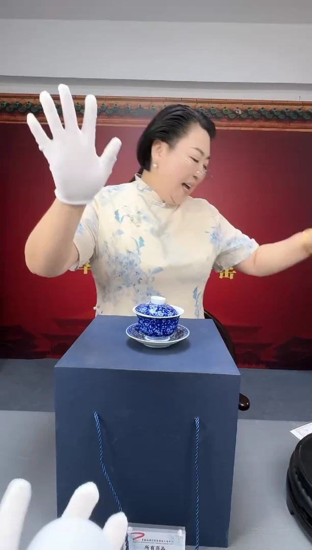 崔可辉老师斗彩瑞兽麒麟赏瓶3带收藏证书