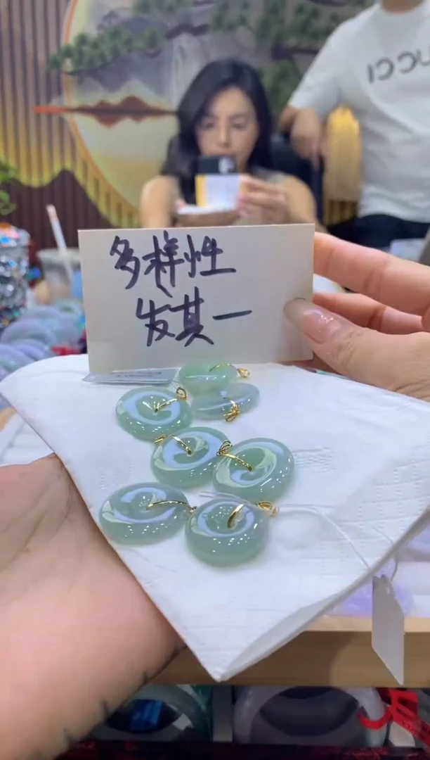 翡翠18K金镶嵌颈饰多样性仅发其一7709
