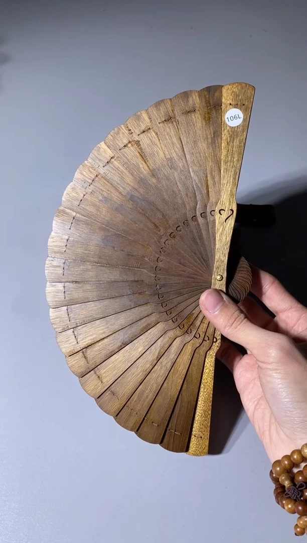 【闪购商品】金丝楠木雕106号15cm金丝楠木小叶桢楠扇子