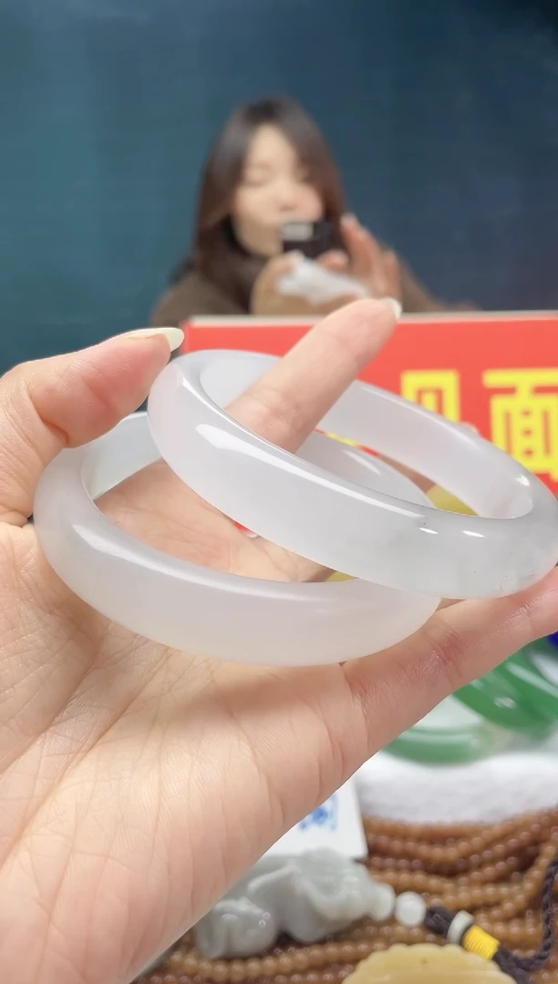 【闪购商品】石英质玉手镯未镶嵌1