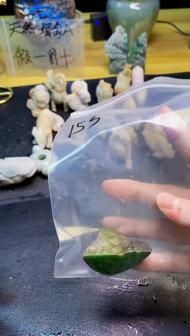 翡翠未镶嵌颈饰天然翡翠153