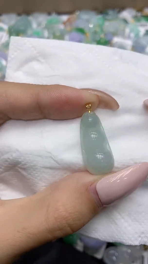 颈饰18K金镶嵌翡翠111111111111