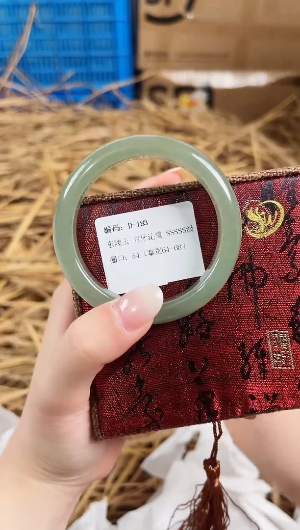 未镶嵌手镯石英质玉D183