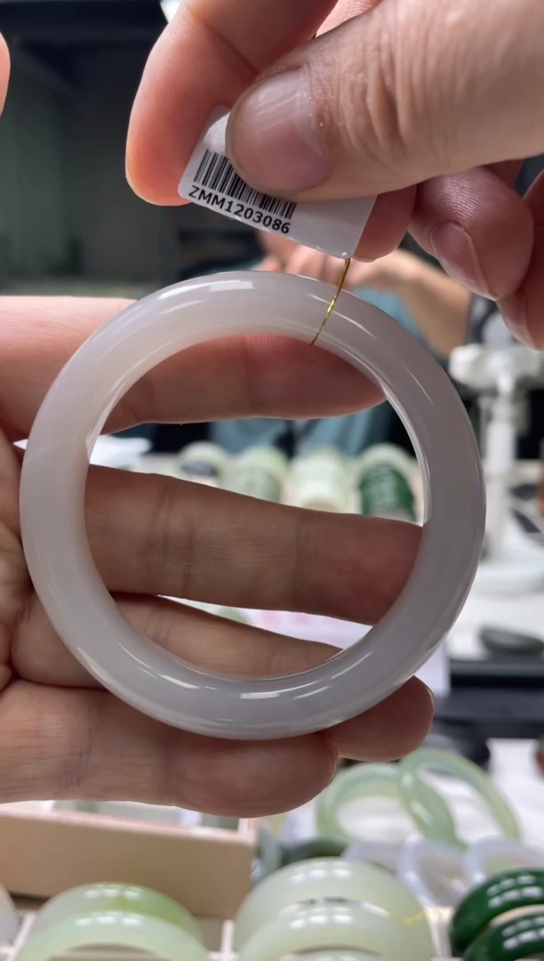 【闪购商品】和田玉手镯未镶嵌编码3086 圈口