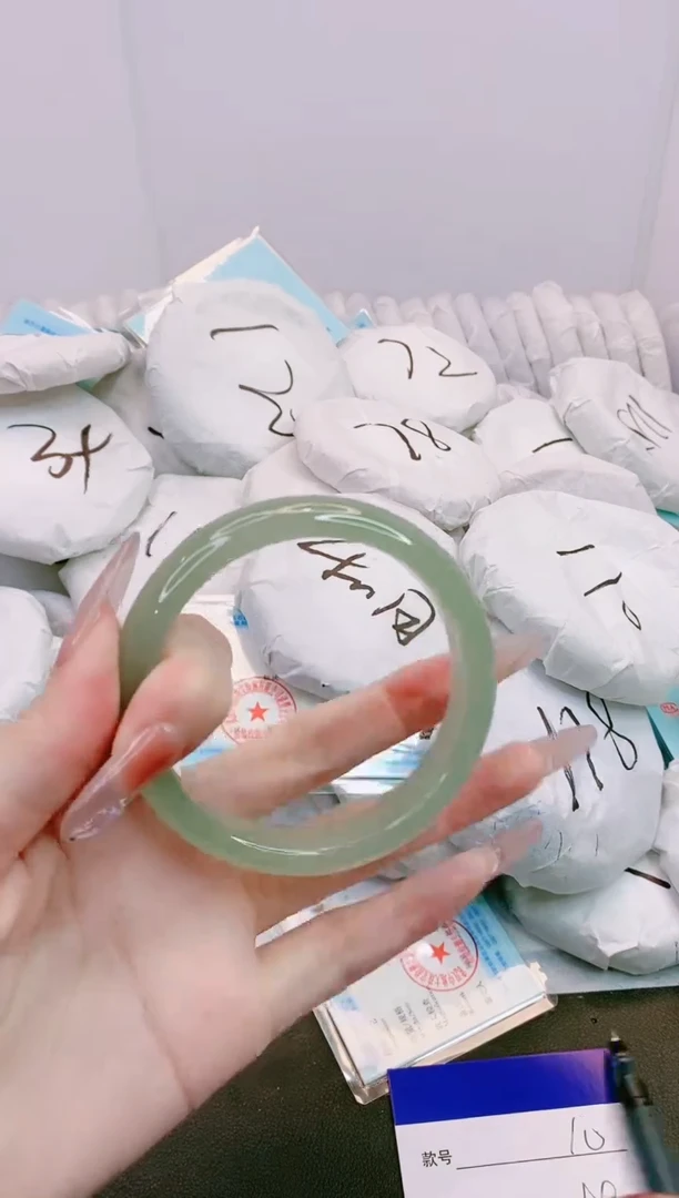 石英质玉手镯未镶嵌5X10-56