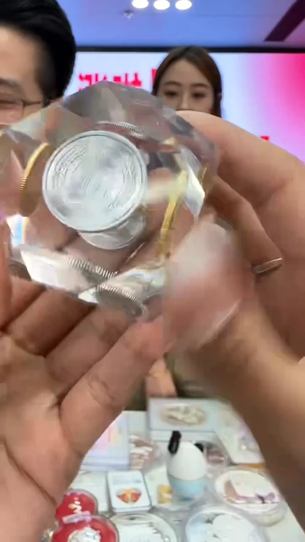 铜长城币水晶球