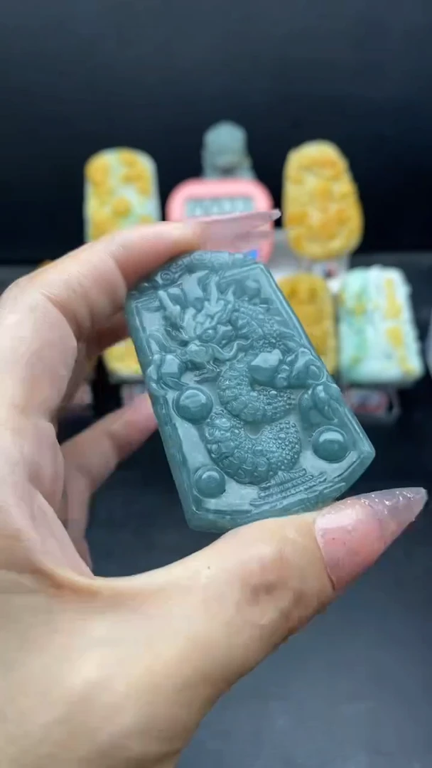翡翠未镶嵌颈饰挂件