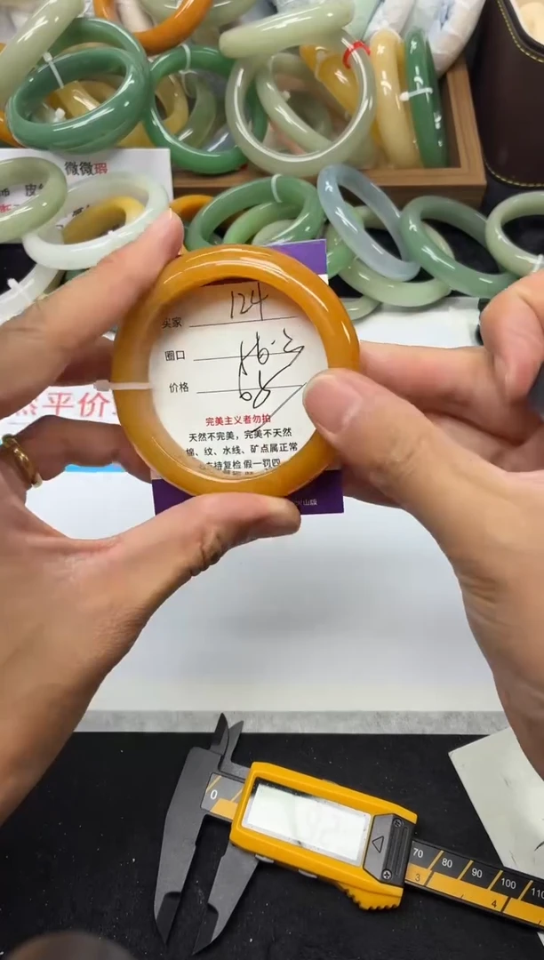 未镶嵌手镯石英质玉124