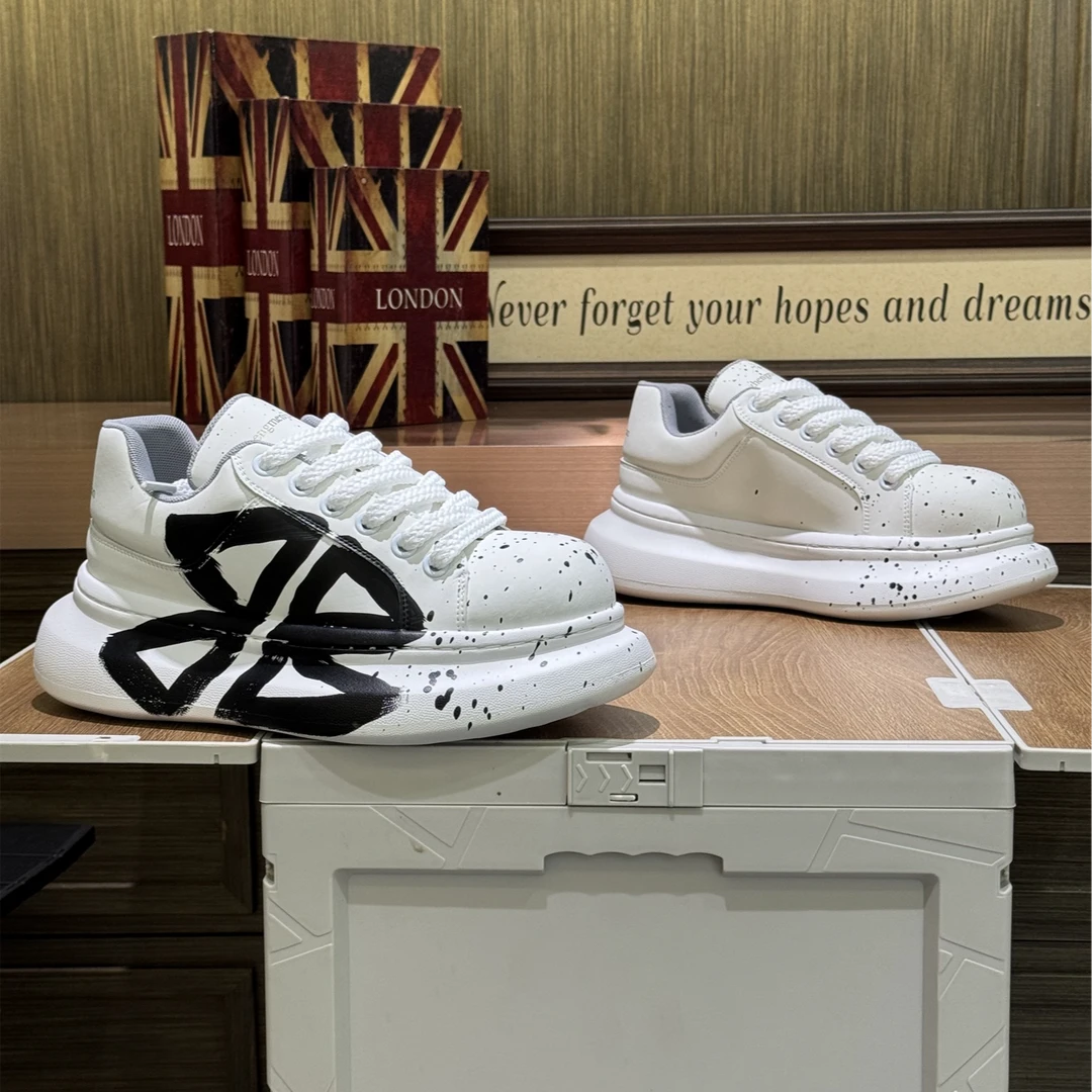 2025秋季新款时尚百搭潮流轻奢高端舒适耐磨休闲男鞋（标准码数）