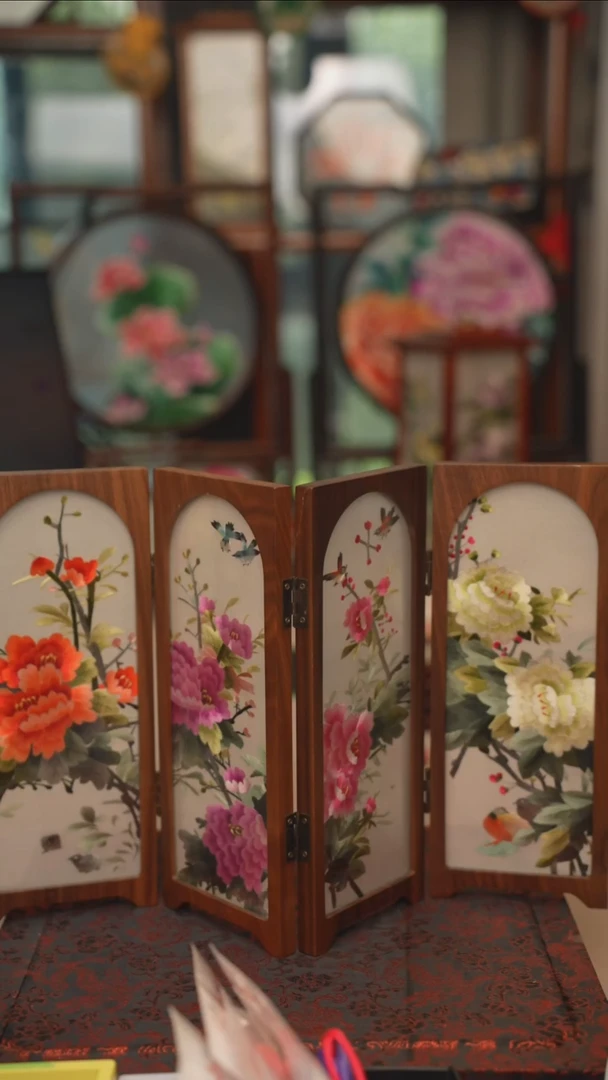 扇子胡桃木牡丹四连屏 宽42CM 高度26CM