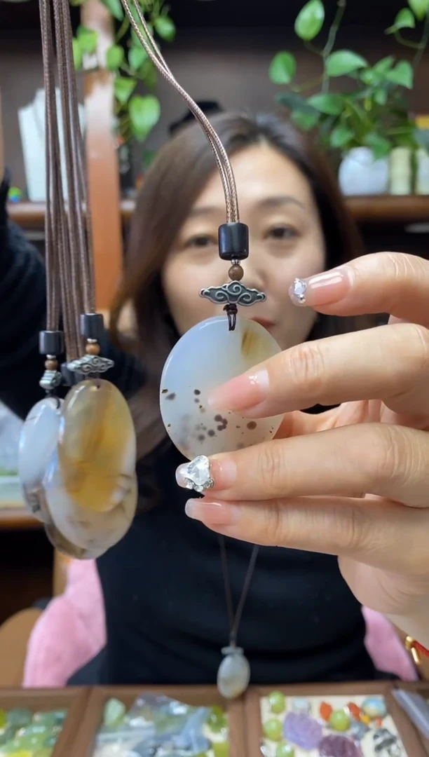 未镶嵌吊坠玛瑙/玉髓多样性发货其中发一