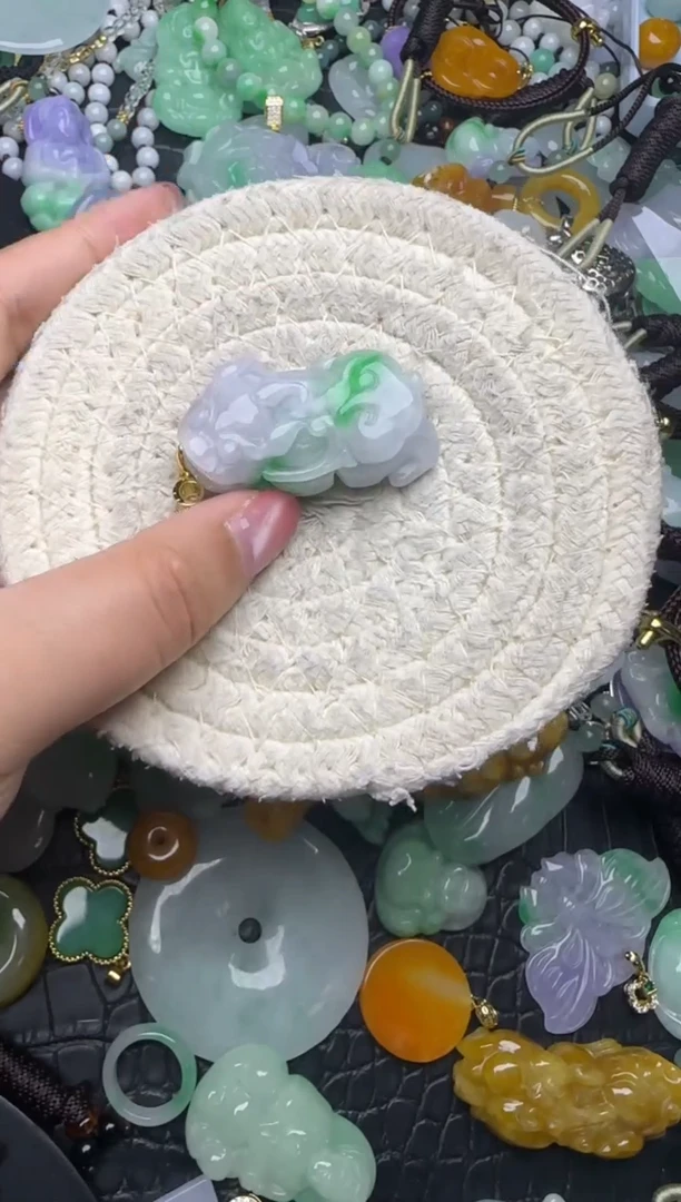 颈饰未镶嵌翡翠天然缅甸翡翠吊坠