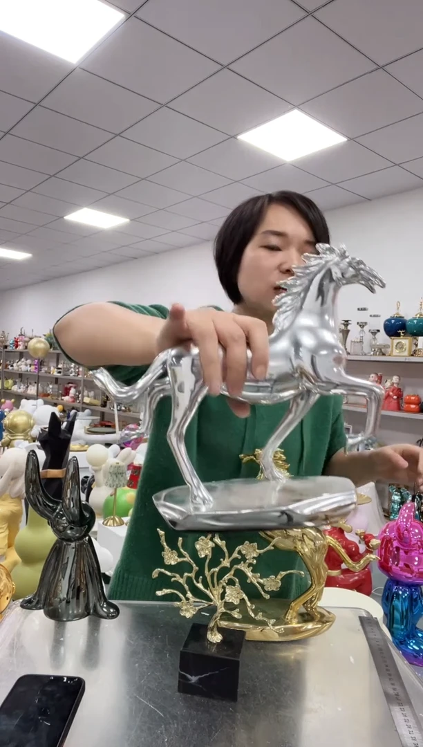 【闪购商品】悦美奔腾马摆件银色