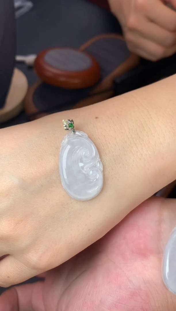 颈饰18K金镶嵌翡翠7007531/888/多样性发/一件