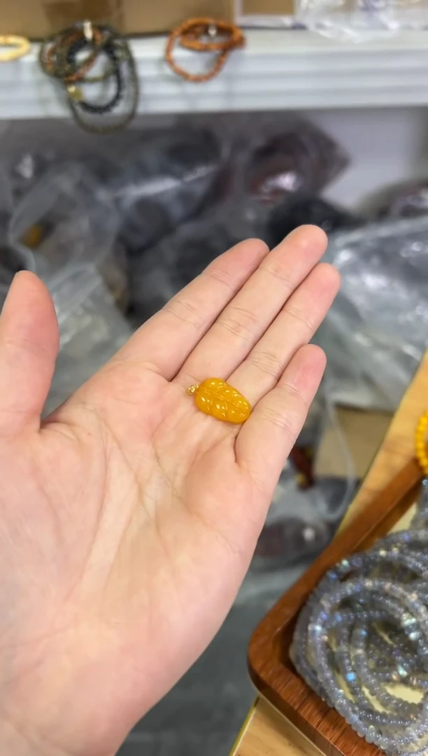 【闪购商品】蜜蜡颈饰18K金镶嵌满蜜蜜蜡叶子18K金吊坠[316]