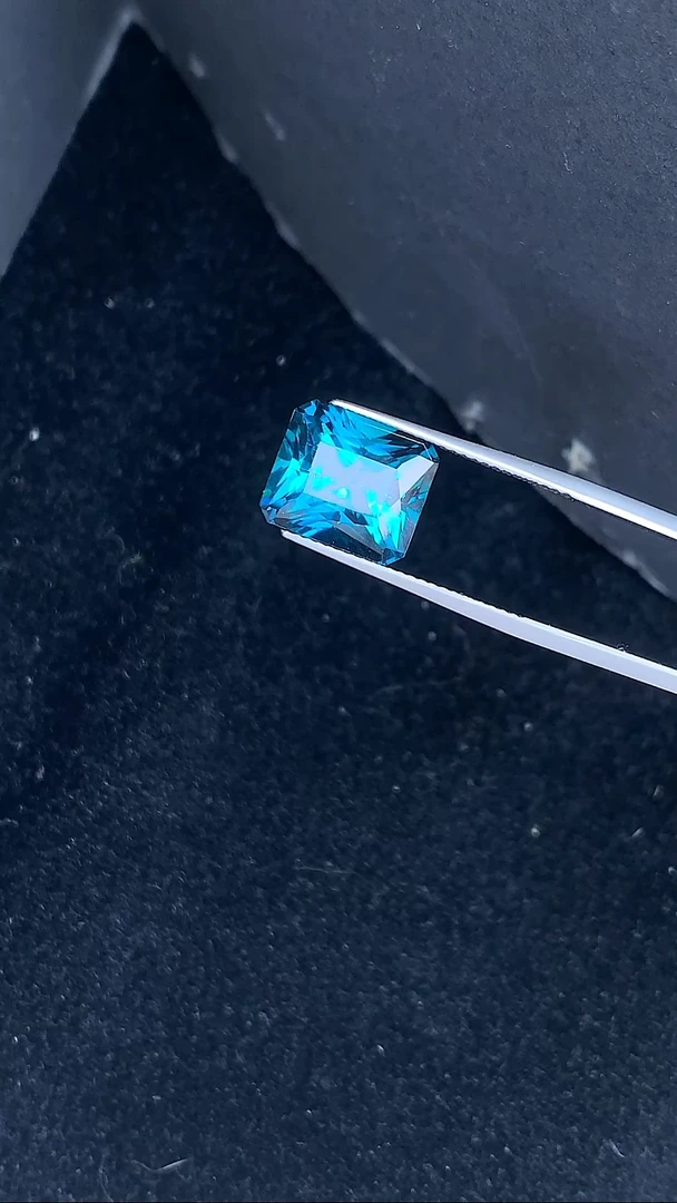 未镶嵌裸石碧玺6.7克拉