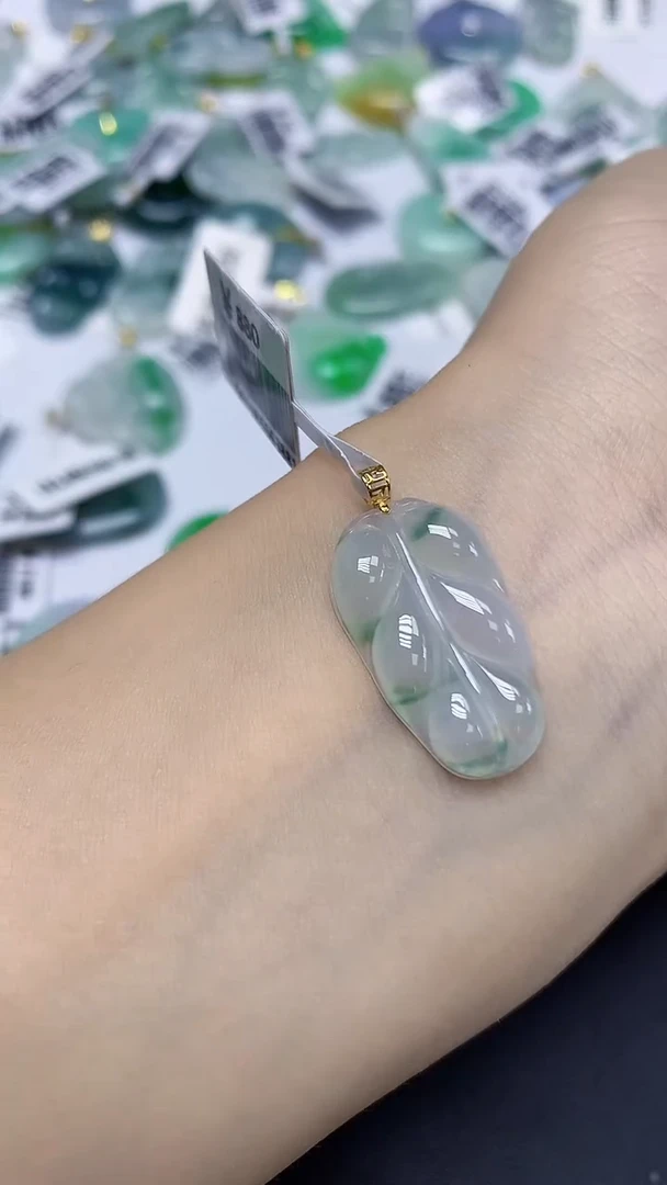 翡翠18K金镶嵌颈饰天然缅甸翡翠A货
