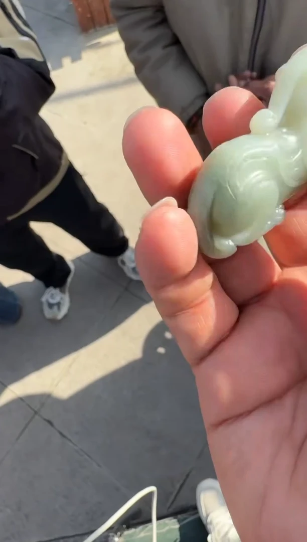 未镶嵌和田玉（糖玉）挂件和田玉