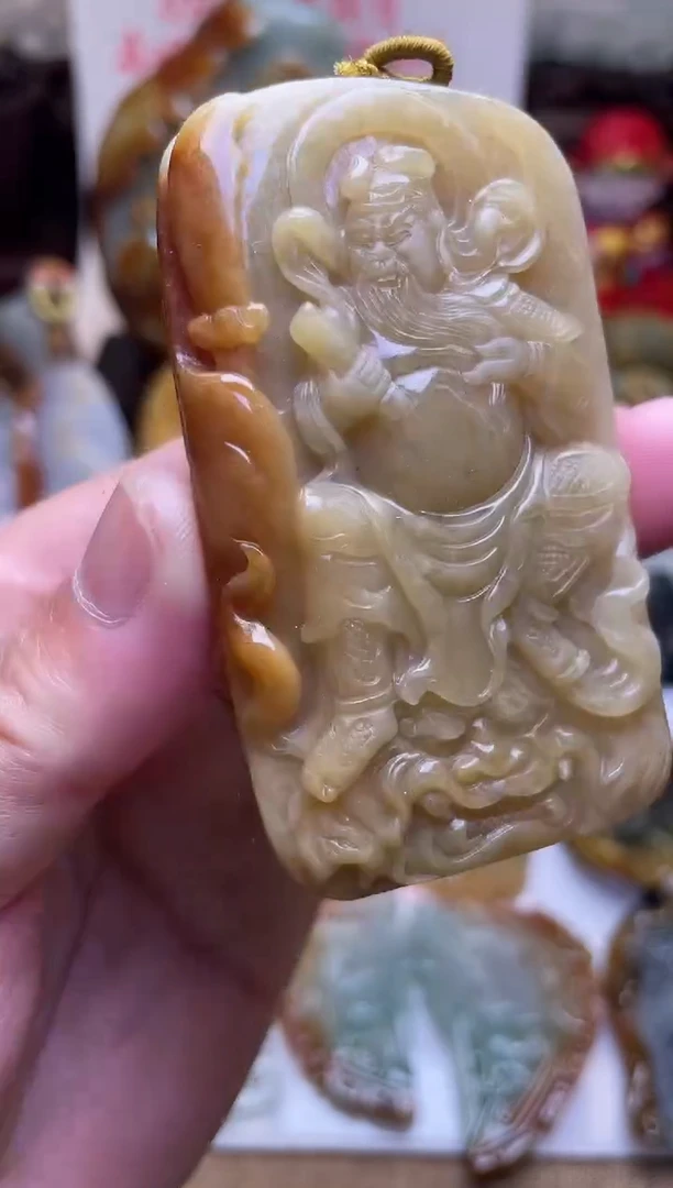 颈饰未镶嵌翡翠关公