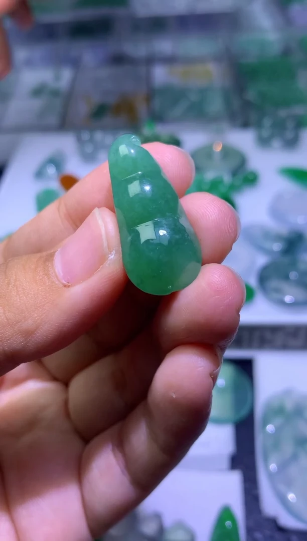 未镶嵌定制翡翠毛货