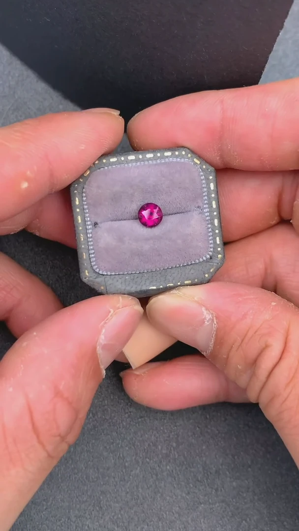 【闪购商品】石榴石（紫牙乌）裸石未镶嵌97分