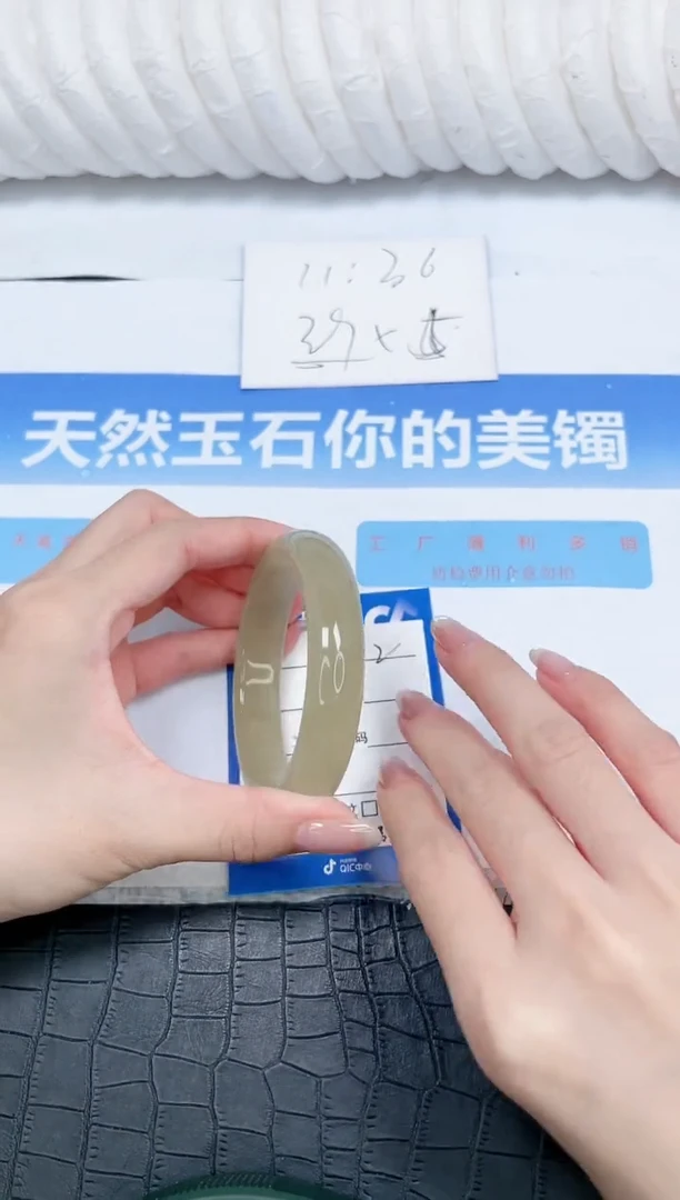 石英质玉手镯未镶嵌12-60