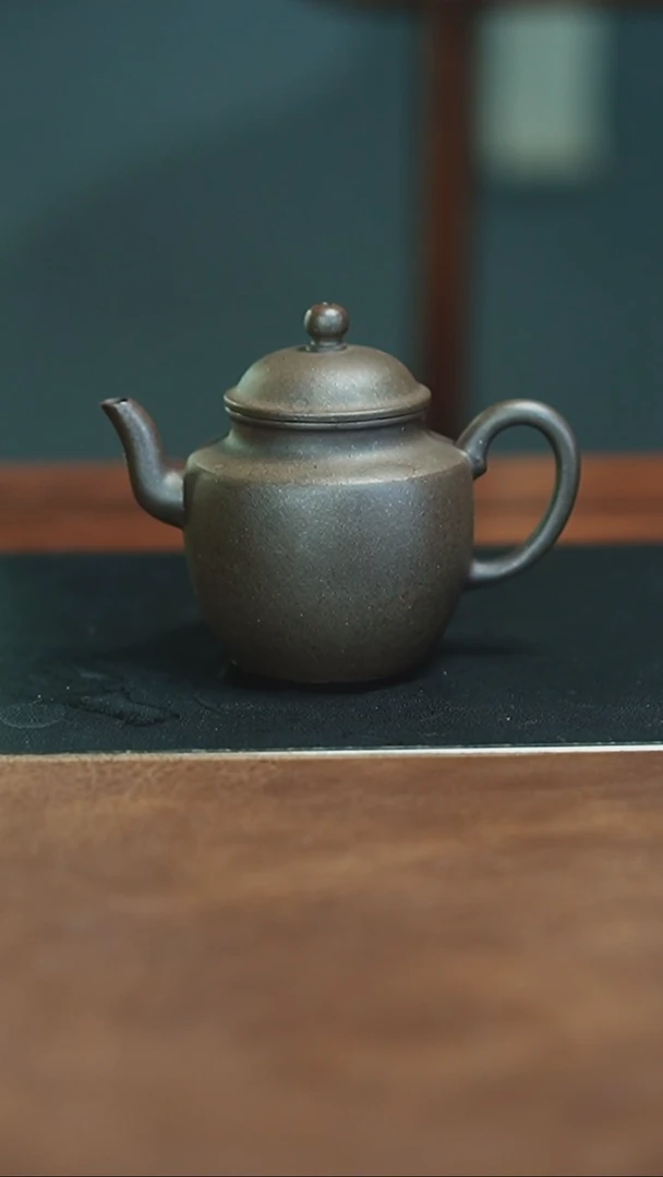 茶壶紫砂匣钵柴烧折肩莲子半手工150CC内推黄龙山朱泥