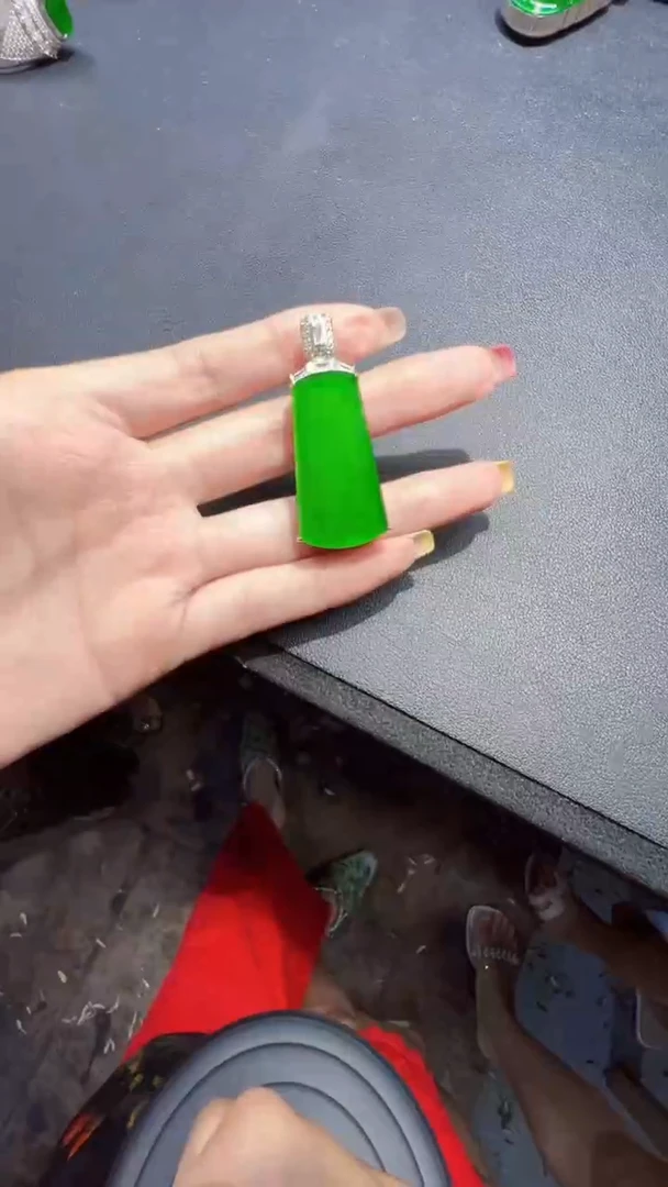 未镶嵌定制翡翠翡翠A货有轻微色差属于正常现象无事牌多样性发货1