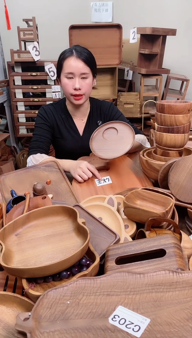 木 北美黑胡桃木带凹槽圆盘18*2cm