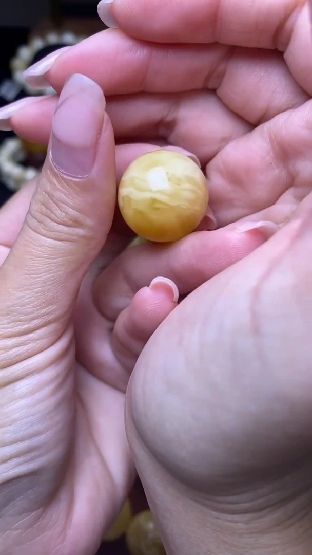 未镶嵌琥珀裸石葵. 7