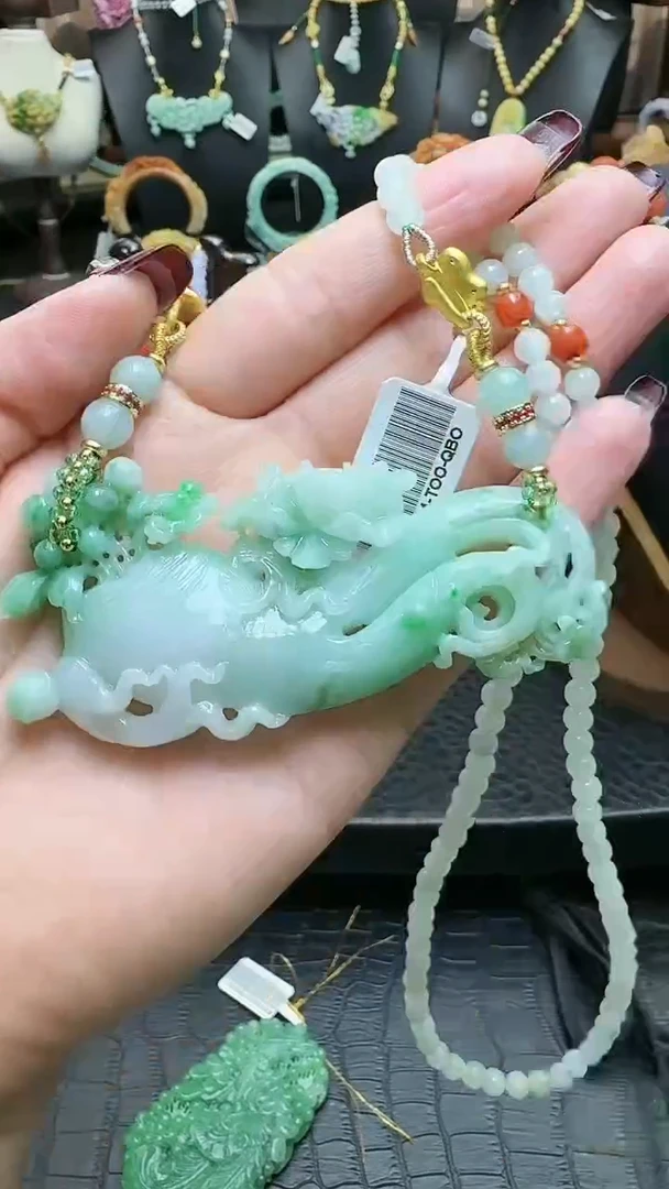 【闪购商品】翡翠颈饰未镶嵌如意