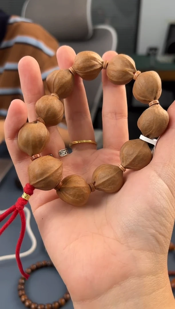 手串橄榄核橄榄核有一颗带黑点炸