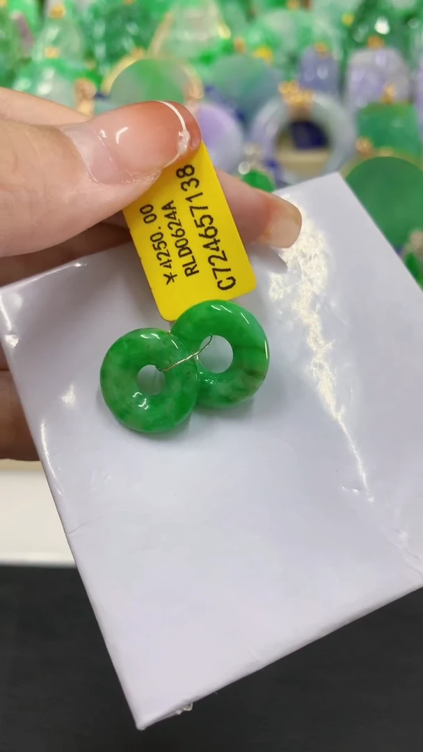 吊坠(不含链)未镶嵌翡翠一对